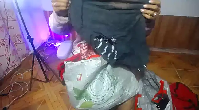 Snapshot of daleska_ayala_1 chatting on 03-16-25, 03:28 daleska ayala 1 online show from 03-16-25, 03:28