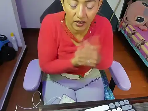 Snapshot of daleska_ayala_1 chatting on 10-10-25, 01:32 daleska ayala 1 online show from 10-10-25, 01:32