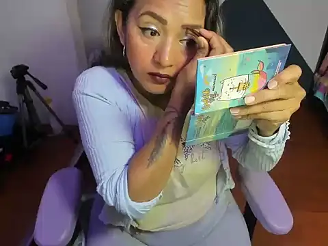 Snapshot of daleska_ayala_1 chatting on 10-13-25, 05:57 daleska ayala 1 online show from 10-13-25, 05:57