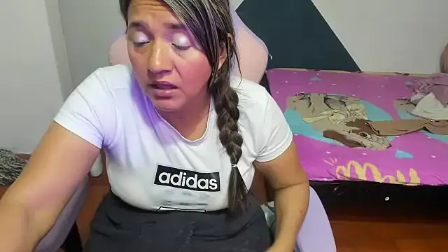 Snapshot of daleska_ayala_1 chatting on 10-21-25, 07:58 daleska ayala 1 online show from 10-21-25, 07:58