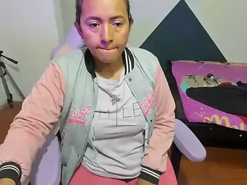 Snapshot of daleska_ayala_1 chatting on 10-28-25, 11:18 daleska ayala 1 online show from 10-28-25, 11:18