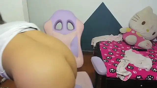 Snapshot of daleska_ayala_1 chatting on 11-11-25, 02:00 daleska ayala 1 online show from 11-11-25, 02:00