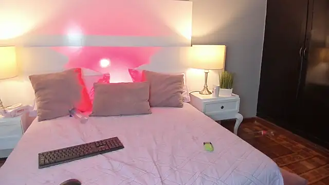 emily roberts1 online show from 11-16-25, 04:29