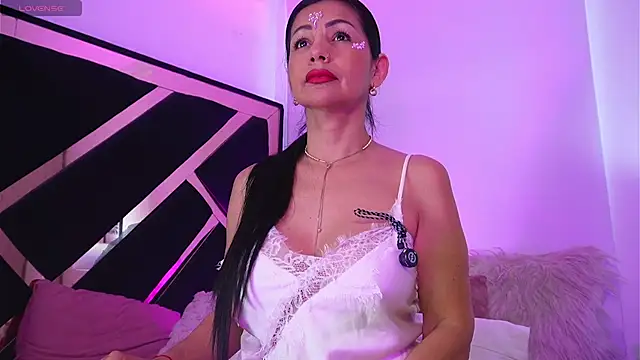 Snapshot of EVA45LOVES chatting on 04-24-26, 11:34 EVA45LOVES online show from 04-24-26, 11:34