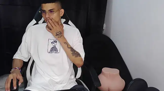 Snapshot of hot_king20 chatting on 03-04-25, 08:38 hot king20 online show from 03-04-25, 08:38