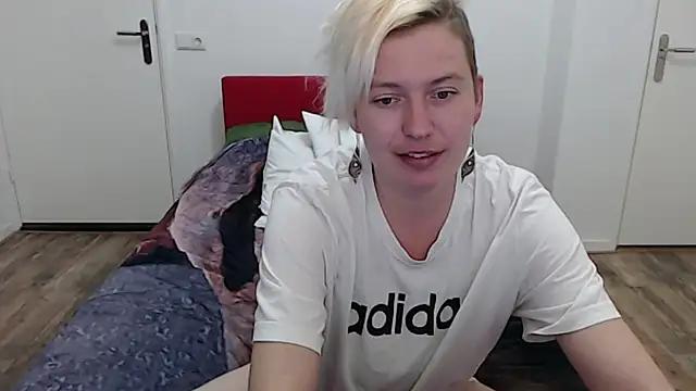 Snapshot of cumfun chatting on 01-27-25, 01:41 cumfun online show from 01-27-25, 01:41