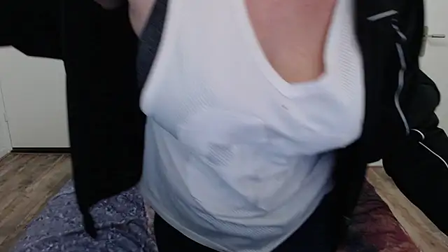 Snapshot of cumfun chatting on 01-28-25, 01:16 cumfun online show from 01-28-25, 01:16