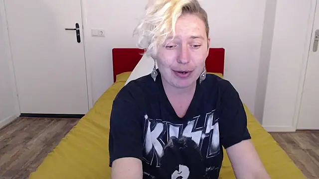 Snapshot of cumfun chatting on 02-23-25, 02:35 cumfun online show from 02-23-25, 02:35