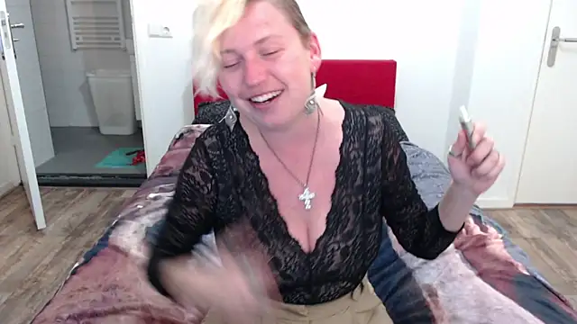 Snapshot of cumfun chatting on 03-06-25, 02:18 cumfun online show from 03-06-25, 02:18