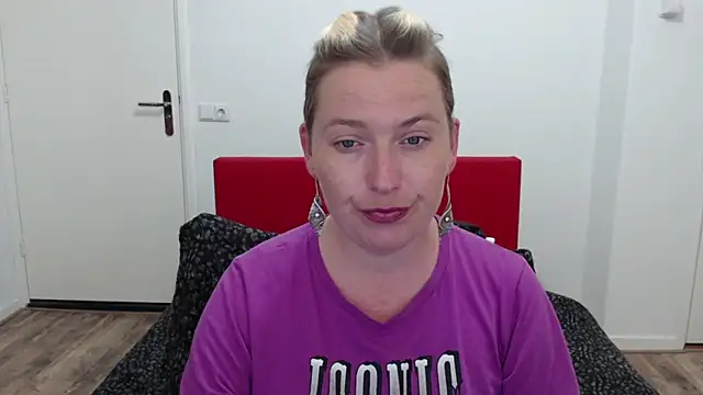 Snapshot of cumfun chatting on 03-10-25, 06:12 cumfun online show from 03-10-25, 06:12