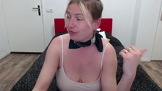 Snapshot of cumfun chatting on 03-21-25, 02:18 cumfun online show from 03-21-25, 02:18