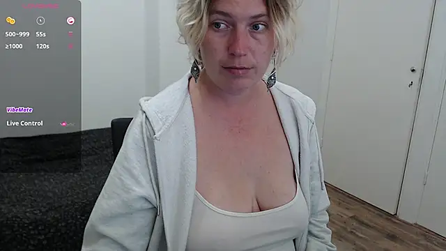 Snapshot of cumfun chatting on 10-08-25, 01:20 cumfun online show from 10-08-25, 01:20