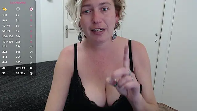 Snapshot of cumfun chatting on 10-14-25, 07:31 cumfun online show from 10-14-25, 07:31