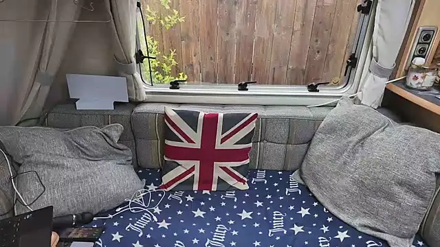 Snapshot of British__Rosie chatting on 05-19-26, 07:47 British Rosie online show from 05-19-26, 07:47