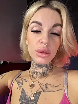 Snapshot of angel_devil_forever chatting on 11-13-25, 10:30 angel devil forever online show from 11-13-25, 10:30