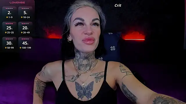 Snapshot of angel_devil_forever chatting on 11-25-25, 10:21 angel devil forever online show from 11-25-25, 10:21