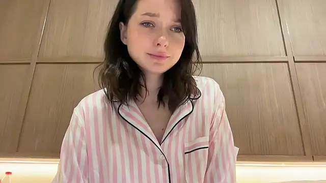 Snapshot of _liatris_ chatting on 12-31-24, 10:04 liatris online show from 12-31-24, 10:04