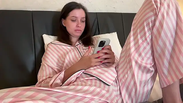 Snapshot of _liatris_ chatting on 03-12-25, 02:45 liatris online show from 03-12-25, 02:45