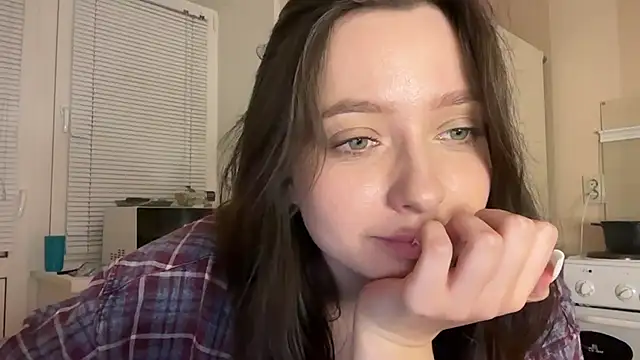 Snapshot of _liatris_ chatting on 09-18-25, 04:20 liatris online show from 09-18-25, 04:20