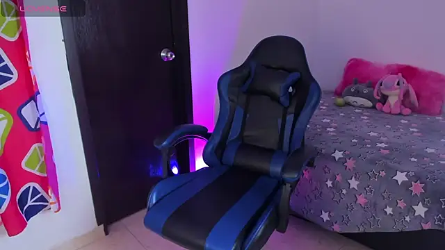 roseliam25 online show from 11-04-25, 07:02