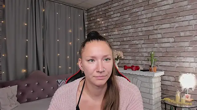 Snapshot of SarahCoksss chatting on 05-24-26, 12:37 SarahCoksss online show from 05-24-26, 12:37
