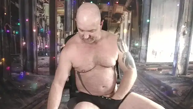 Snapshot of ManlyPrisonGuy chatting on 10-22-25, 11:32 ManlyPrisonGuy online show from 10-22-25, 11:32