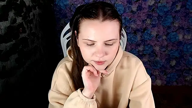 Snapshot of IxxiLiana chatting on 09-23-25, 04:04 IxxiLiana online show from 09-23-25, 04:04