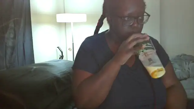 Snapshot of Yagurl__west chatting on 01-11-25, 11:56 Yagurl west online show from 01-11-25, 11:56