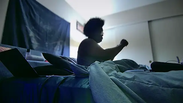 Snapshot of Yagurl__west chatting on 02-02-25, 02:48 Yagurl west online show from 02-02-25, 02:48