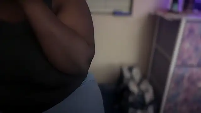 Snapshot of Yagurl__west chatting on 02-12-25, 04:01 Yagurl west online show from 02-12-25, 04:01