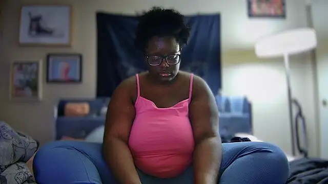 Snapshot of Yagurl__west chatting on 03-09-25, 02:29 Yagurl west online show from 03-09-25, 02:29