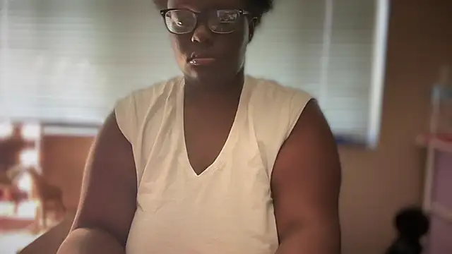 Snapshot of Yagurl__west chatting on 03-10-25, 07:40 Yagurl west online show from 03-10-25, 07:40