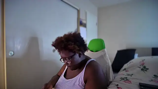 Snapshot of Yagurl__west chatting on 02-07-26, 04:16 Yagurl west online show from 02-07-26, 04:16