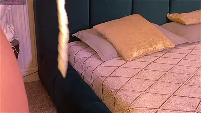 Snapshot of viviann_evans chatting on 01-13-26, 01:00 viviann evans online show from 01-13-26, 01:00