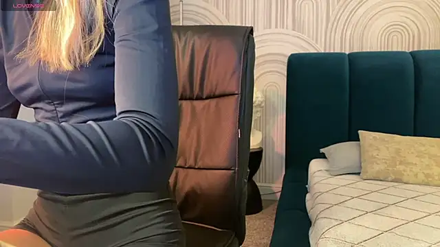 Snapshot of viviann_evans chatting on 02-04-26, 01:00 viviann evans online show from 02-04-26, 01:00