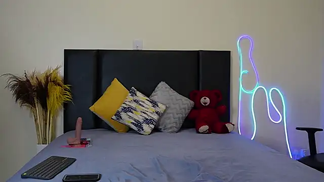 RosesRRed online show from 12-15-24, 01:02