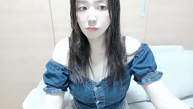 Snapshot of Arisa__ chatting on 06-02-26, 11:23 Arisa online show from 06-02-26, 11:23