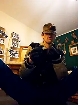 Snapshot of prolltop chatting on 10-07-25, 12:19 prolltop online show from 10-07-25, 12:19