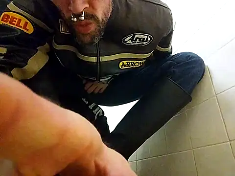 Snapshot of prolltop chatting on 11-14-25, 07:29 prolltop online show from 11-14-25, 07:29