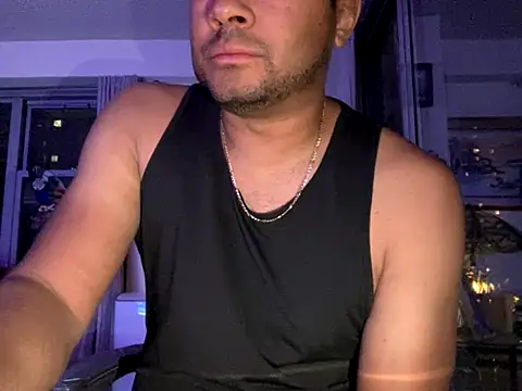 Snapshot of ThickDick_Daddy chatting on 10-11-25, 06:23 ThickDick Daddy online show from 10-11-25, 06:23