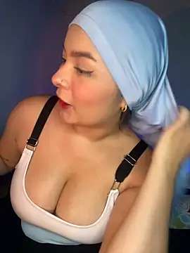 Snapshot of aneesa_darzi chatting on 12-04-24, 12:52 aneesa darzi online show from 12-04-24, 12:52