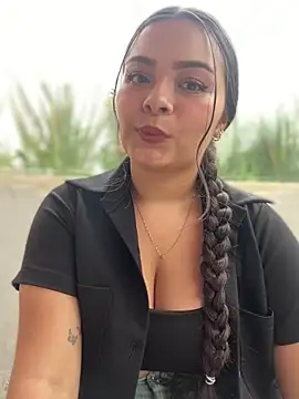 Snapshot of aneesa_darzi chatting on 03-07-25, 08:55 aneesa darzi online show from 03-07-25, 08:55