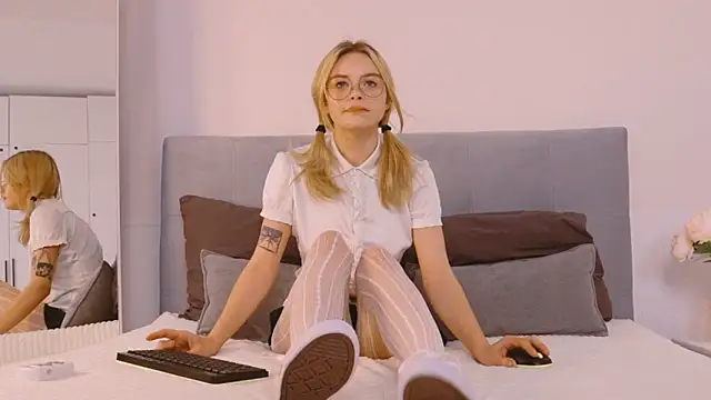 Snapshot of FapClubFamm chatting on 09-13-25, 04:18 FapClubFamm online show from 09-13-25, 04:18