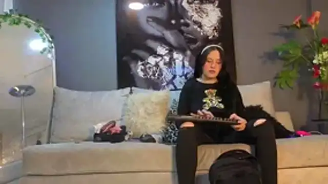 nadescomthxx online show from 12-14-25, 07:07