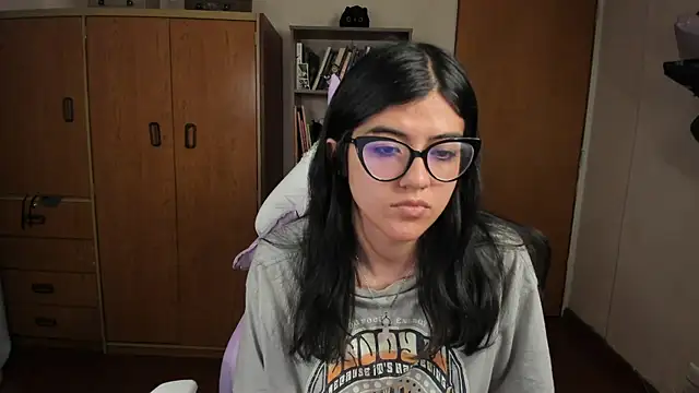 Snapshot of valerie__skyy chatting on 01-17-25, 03:55 valerie skyy online show from 01-17-25, 03:55