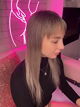 Snapshot of MiaMinx chatting on 12-27-24, 11:21 MiaMinx online show from 12-27-24, 11:21