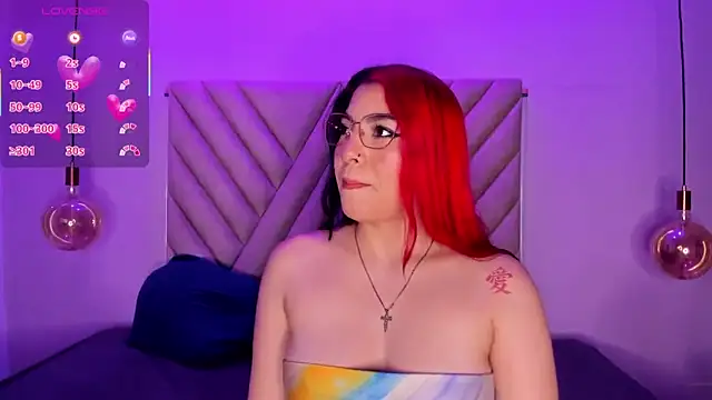 Snapshot of EmmaSwift_ chatting on 10-13-25, 02:55 EmmaSwift online show from 10-13-25, 02:55