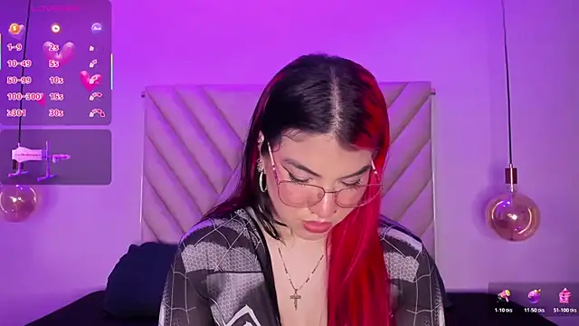 EmmaSwift  online show from 10-29-25, 02:36