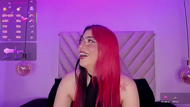 EmmaSwift  online show from 11-18-25, 02:06