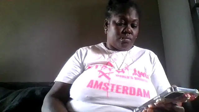 Snapshot of XgeileKutje chatting on 05-13-26, 01:19 XgeileKutje online show from 05-13-26, 01:19